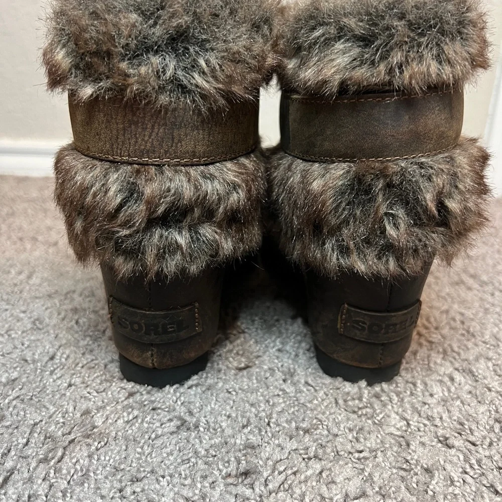 Sorel women’s Joan of Arctic wedgie faux fur bootie size 8